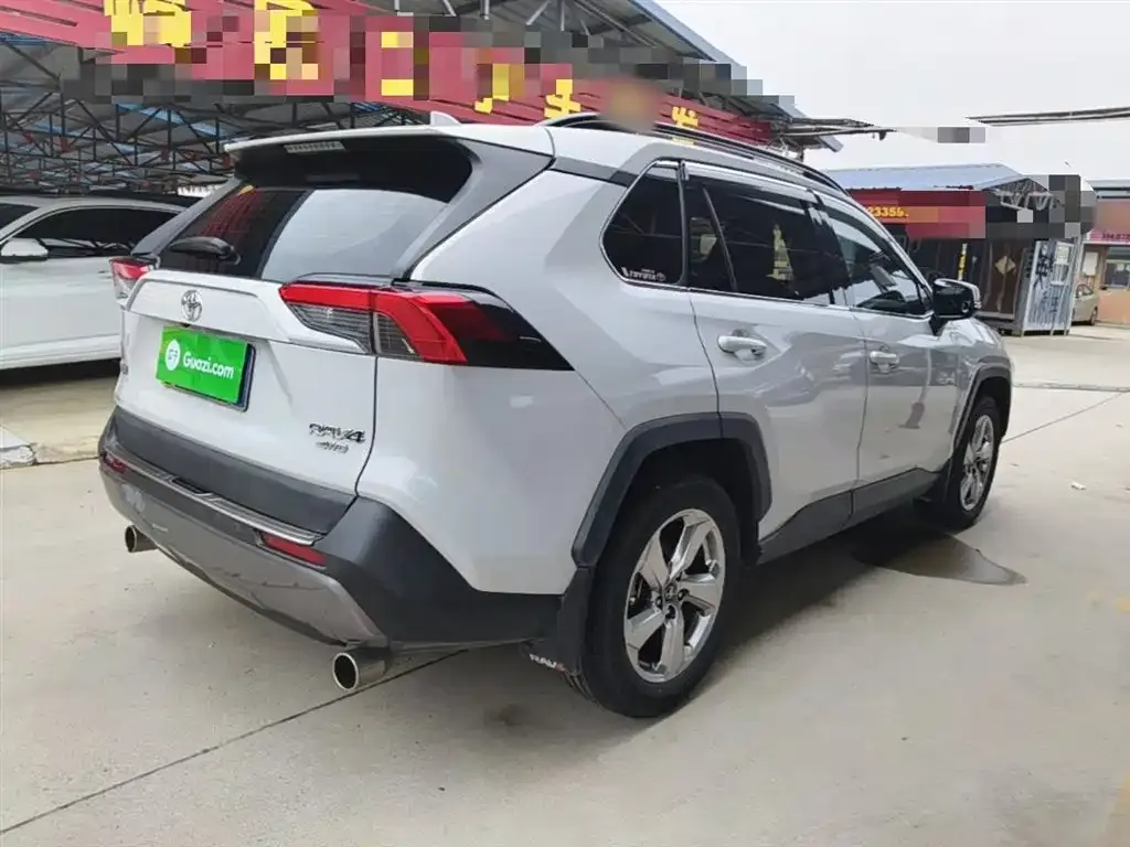 Toyota RAV4 — фото 6