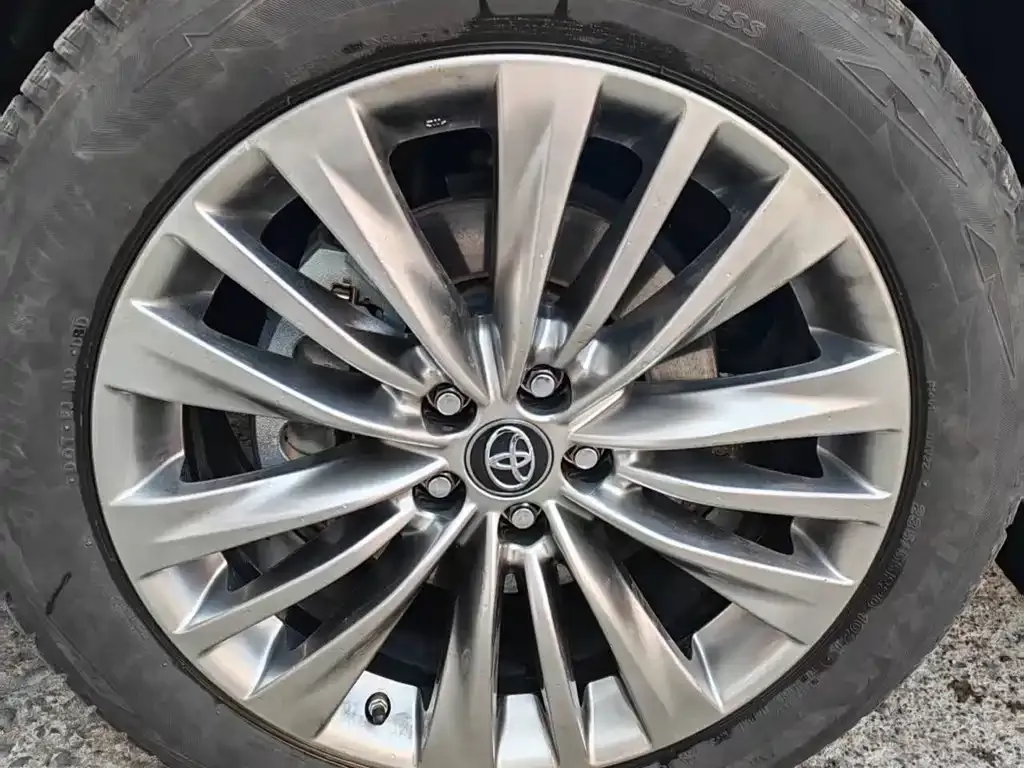 Toyota Highlander — фото 10