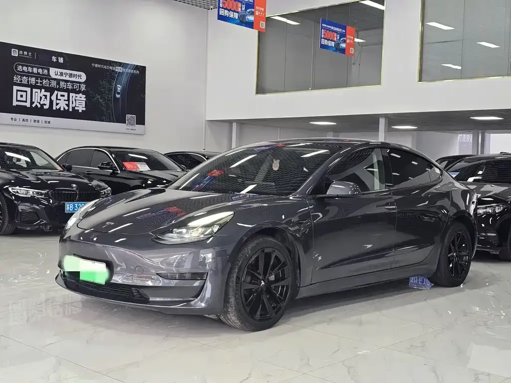 Tesla Model 3 — фото 1