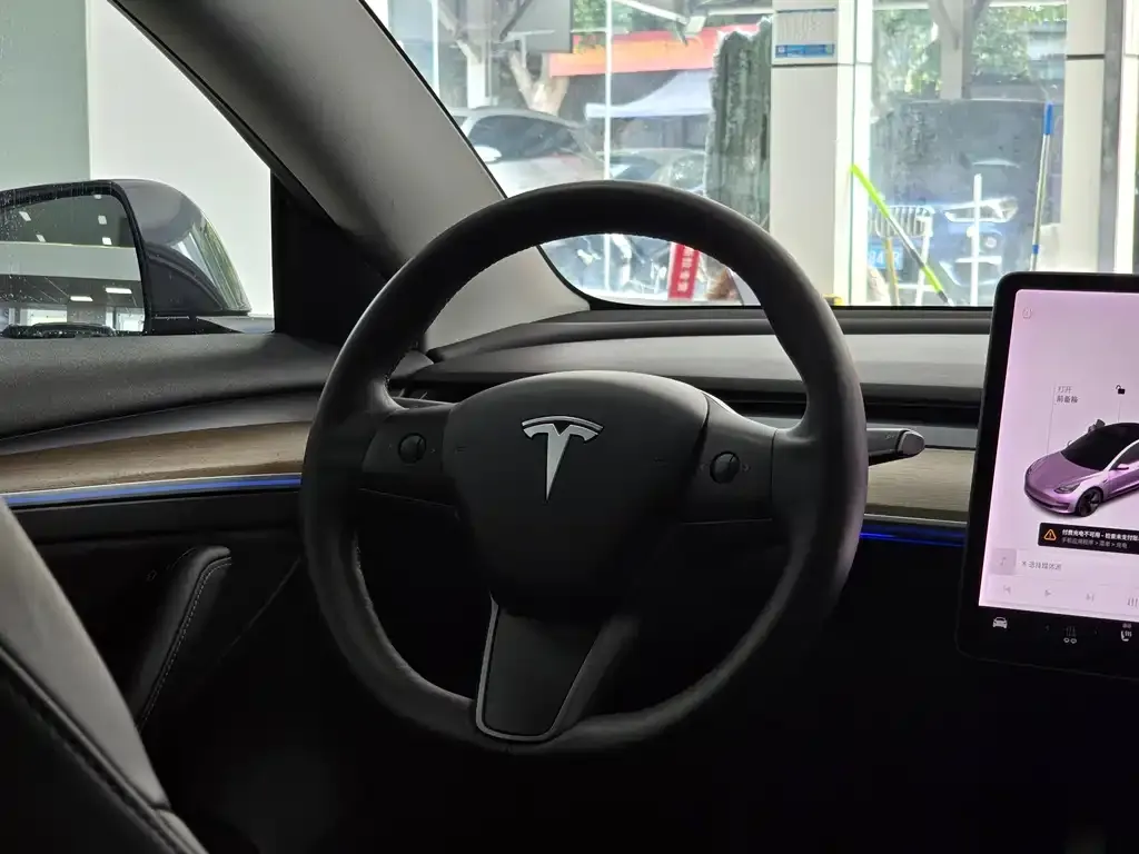 Tesla Model 3 — фото 8