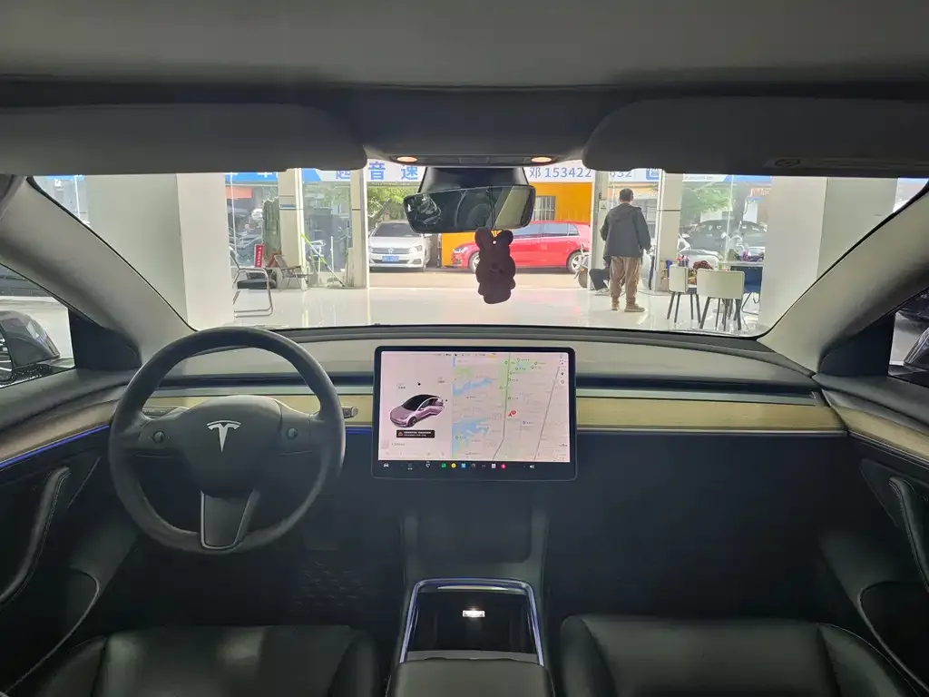Tesla Model 3 — фото 4