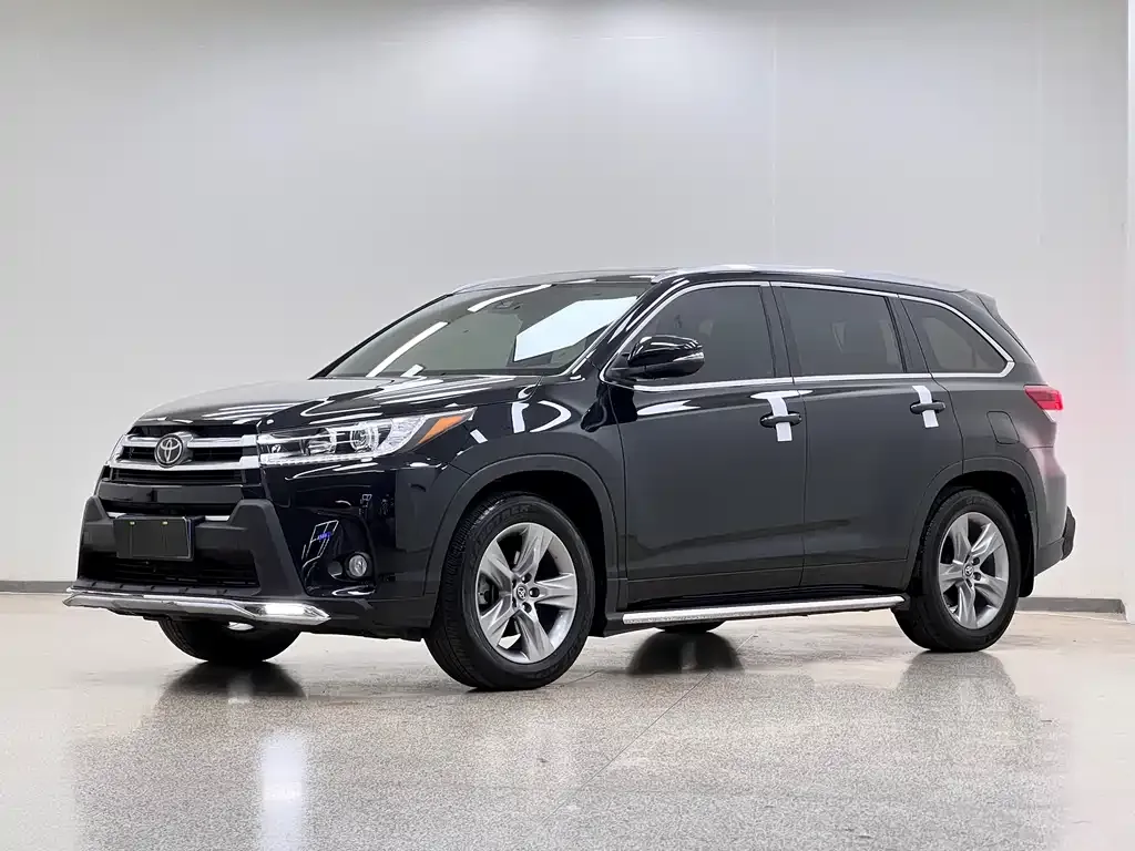 Toyota Highlander — фото 1