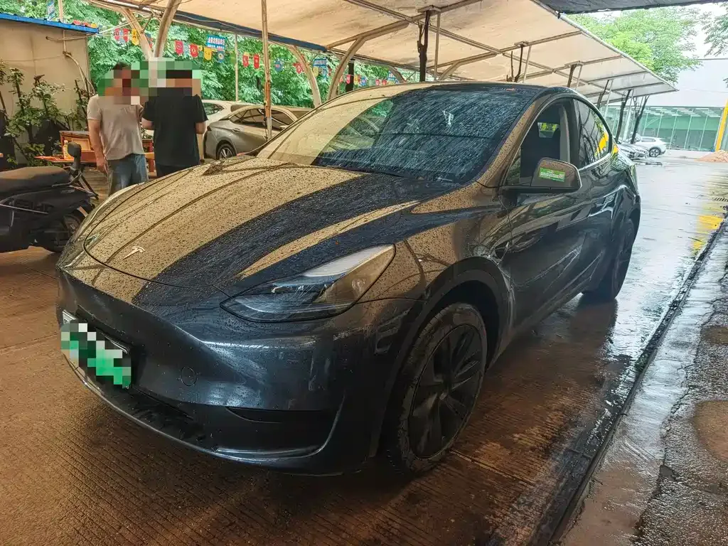 Tesla Model Y — фото 1