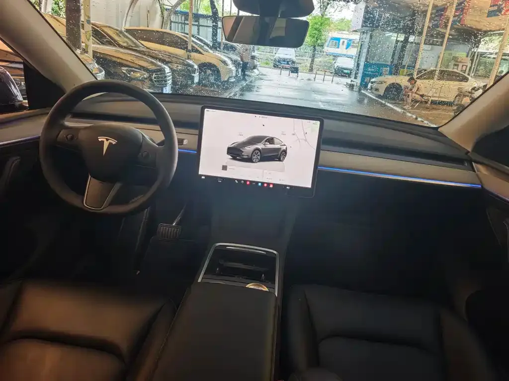 Tesla Model Y — фото 5