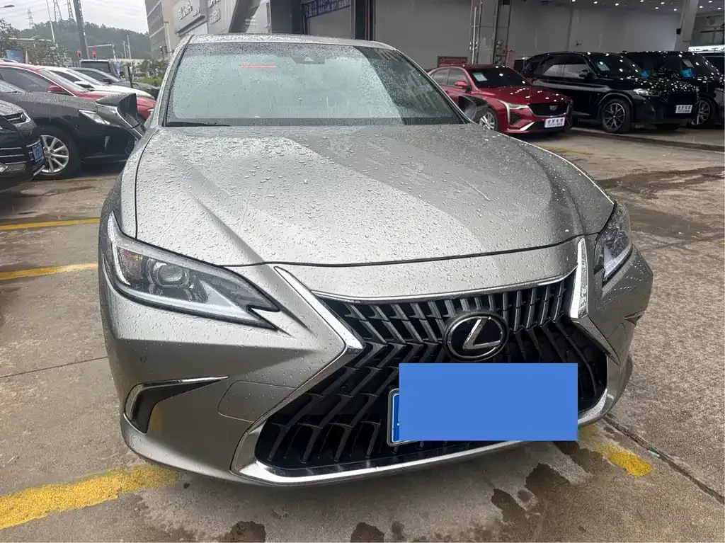 Lexus ES — фото 1