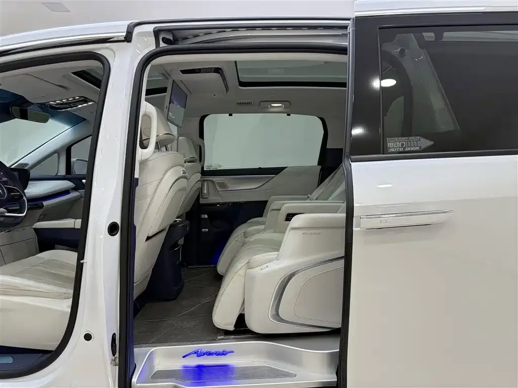 Buick GL8 Hybrid — фото 10