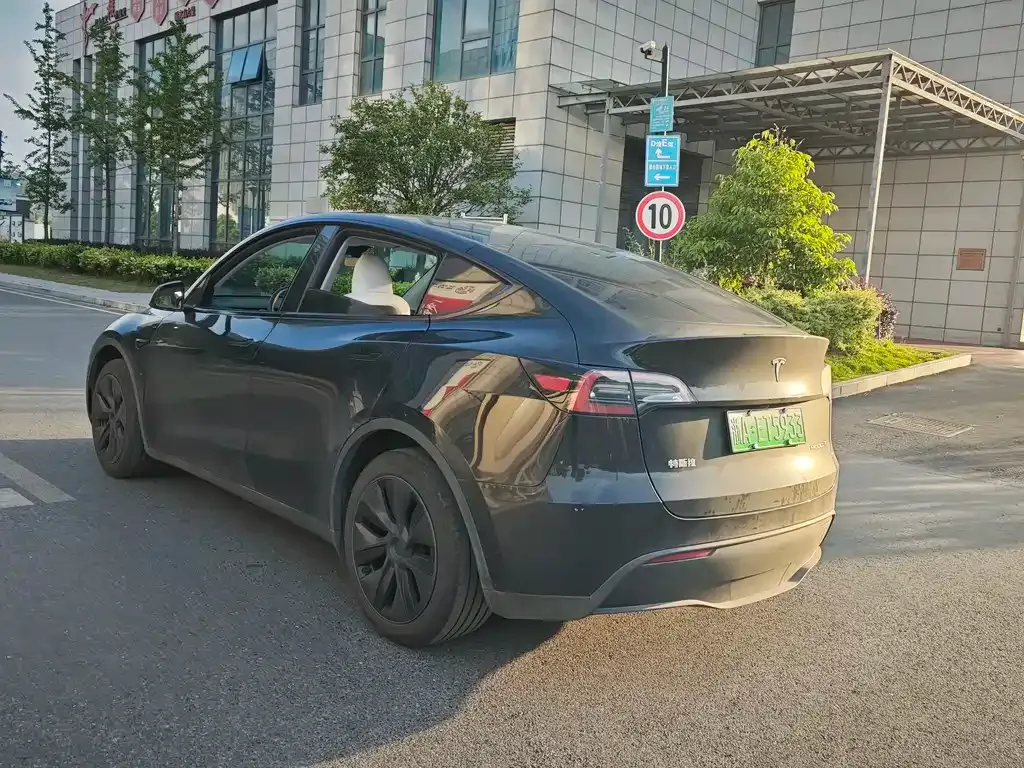 Tesla Model Y — фото 7