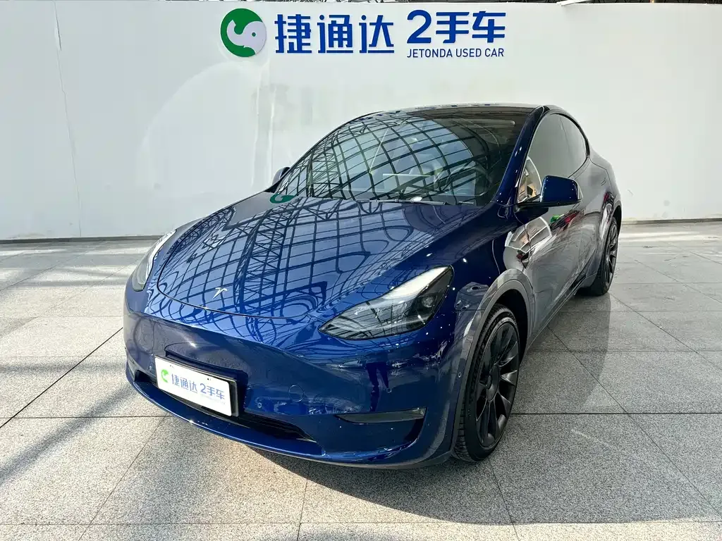 Tesla Model Y — фото 1