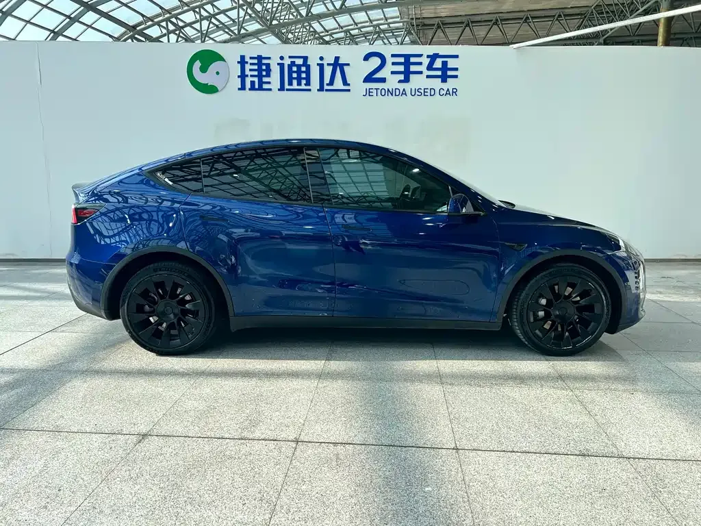 Tesla Model Y — фото 10