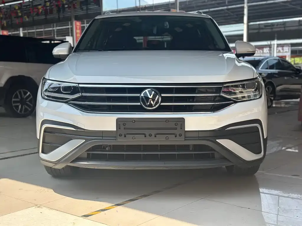 Volkswagen Tiguan L — фото 2