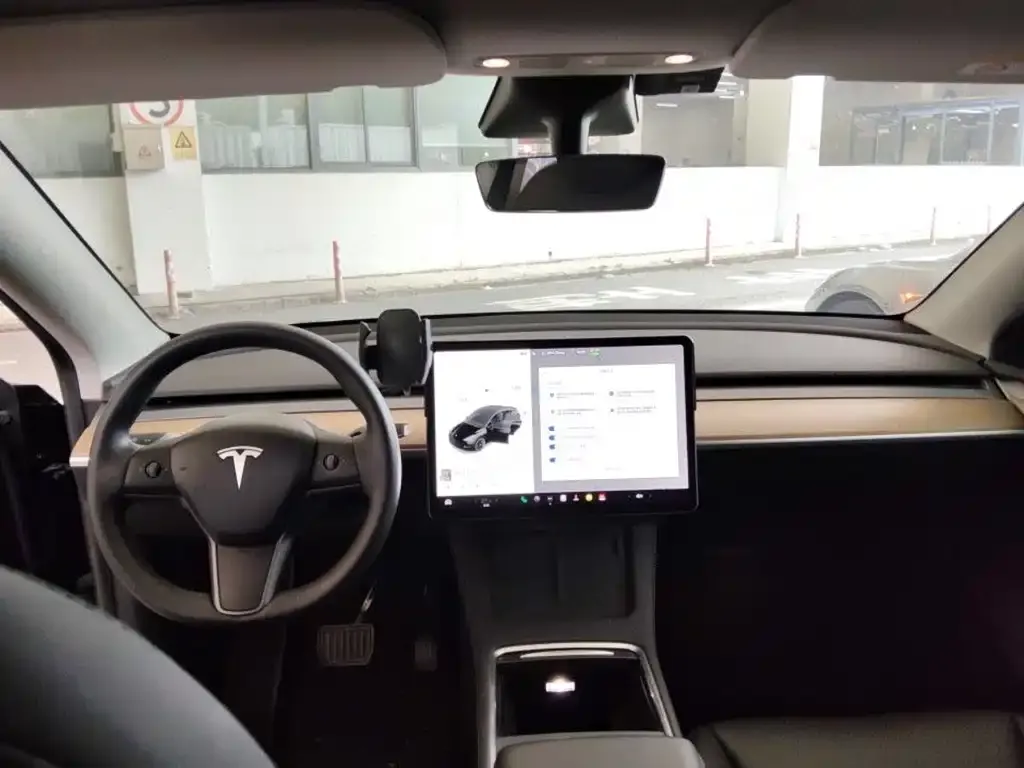Tesla Model Y — фото 3
