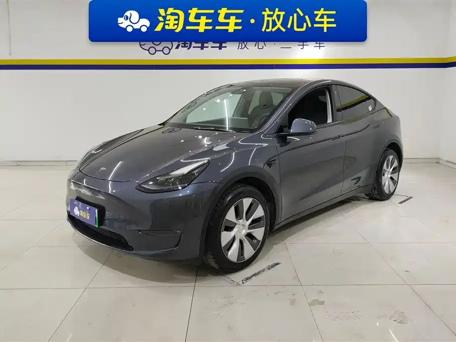Tesla Model Y — фото 1
