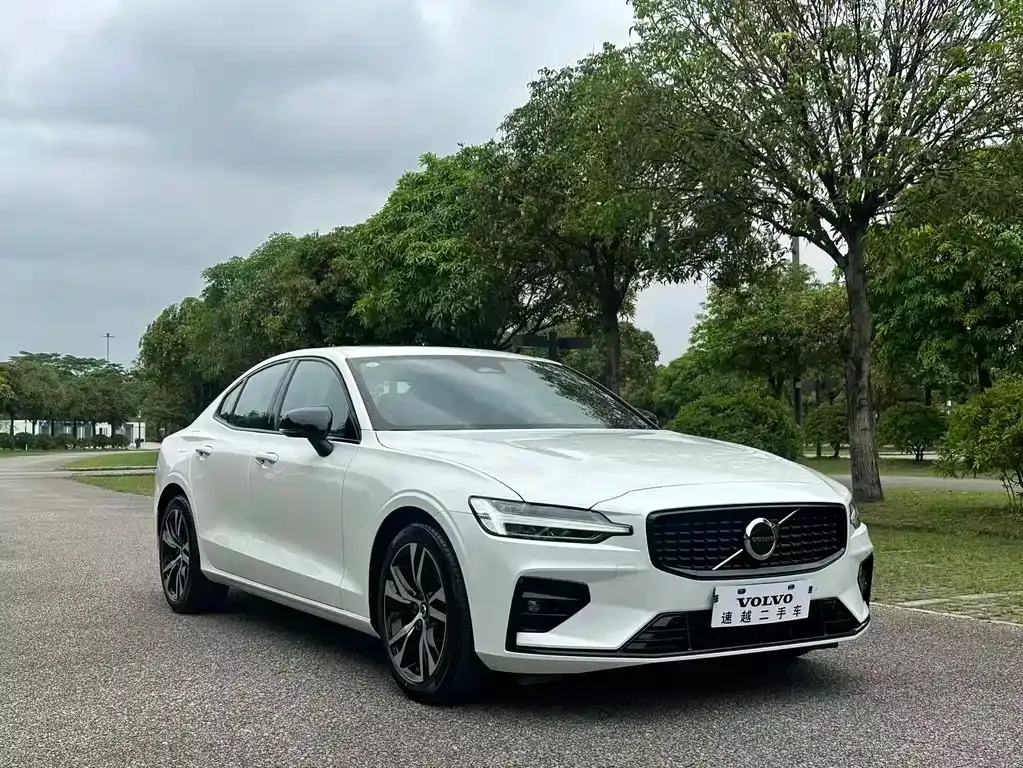 Volvo S60 — фото 10