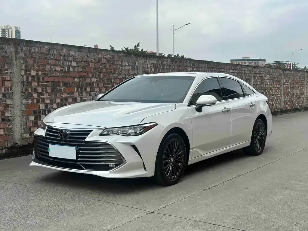 Toyota Avalon — фото 1