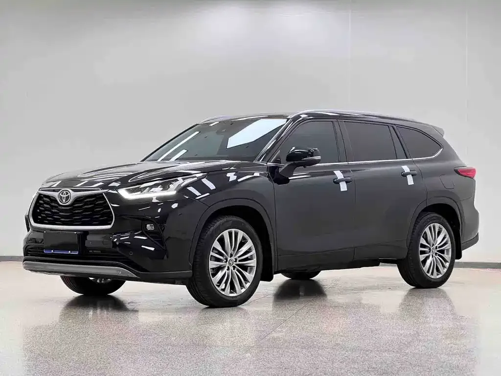 Toyota Highlander — фото 1
