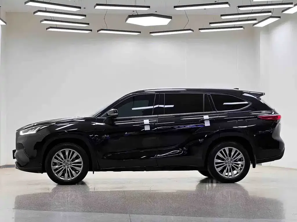 Toyota Highlander — фото 8
