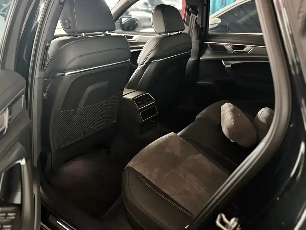 Audi A6L 2023 из CN, фото 4
