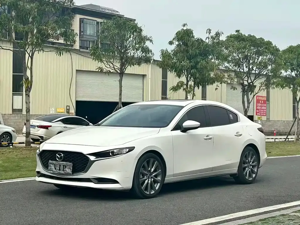 Mazda 3 Axela — фото 1