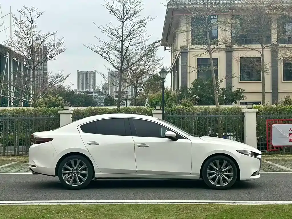 Mazda 3 Axela — фото 8