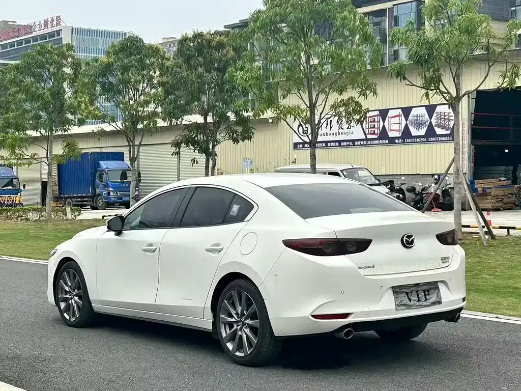 Mazda 3 Axela — фото 10
