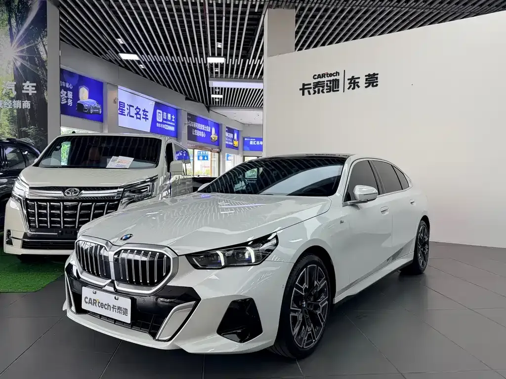 BMW 5 Series — фото 1