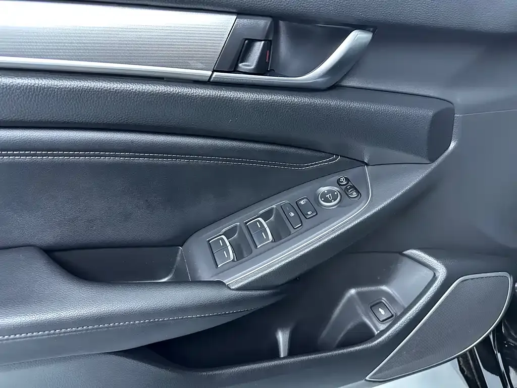 Honda Accord — фото 8