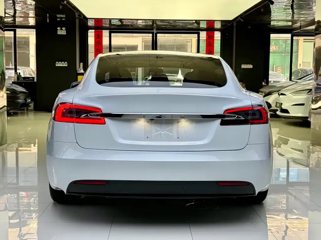 Tesla Model Y — фото 7
