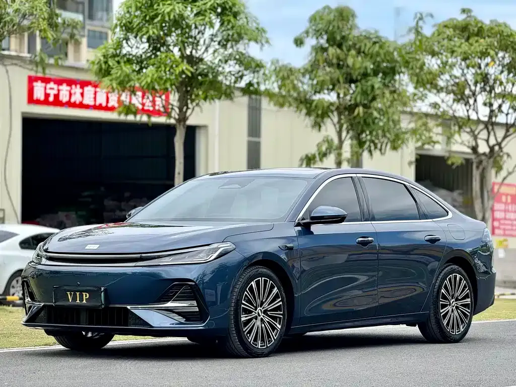 Geely Galaxy A7 — фото 1