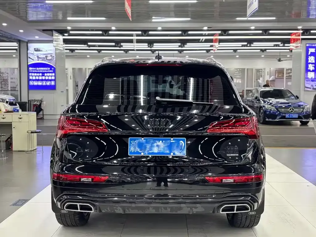 Audi Q5L — фото 5