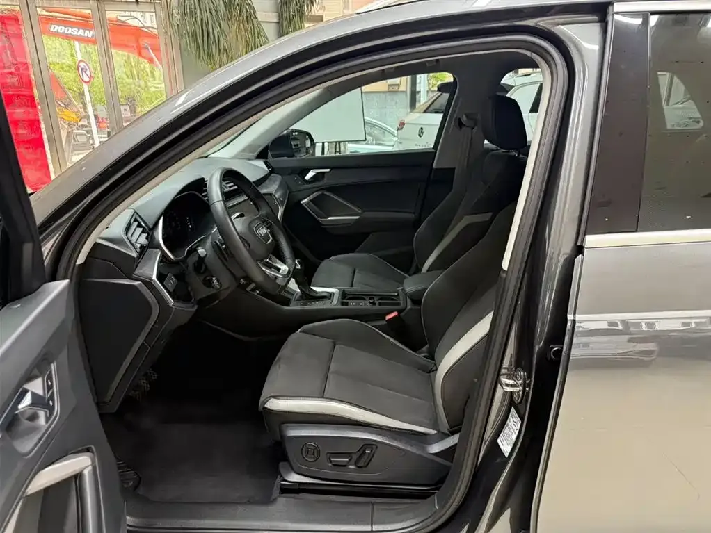 Audi Q3 2023 из CN, фото 2