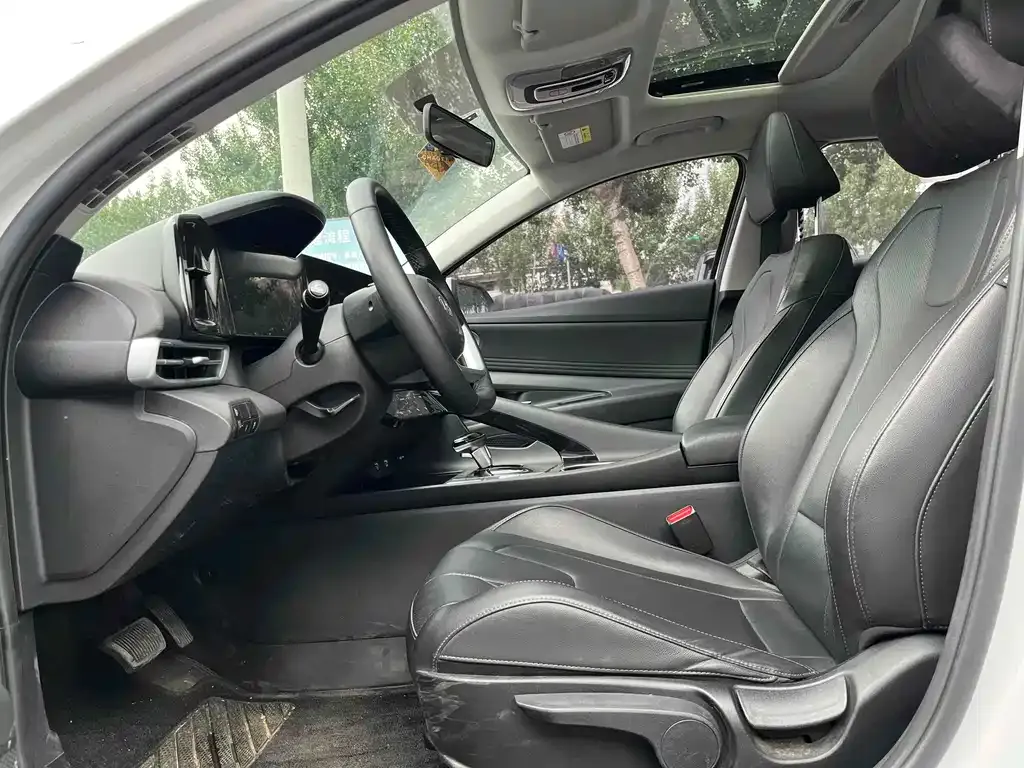Hyundai Elantra 2022 из CN, фото 4
