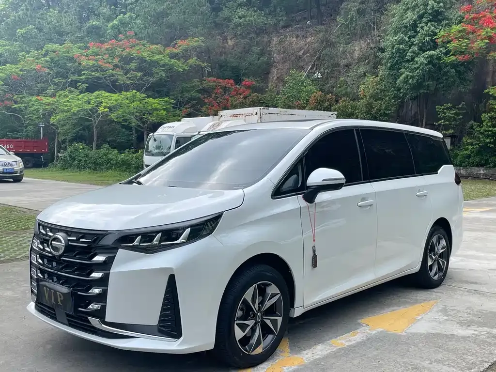 GAC Motor Trumpchi M6 — фото 1