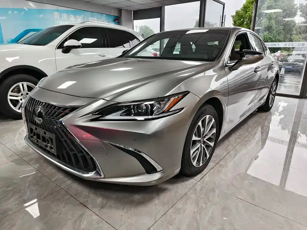 Lexus ES — фото 1