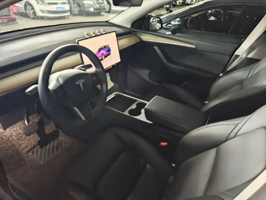 Tesla Model Y — фото 4