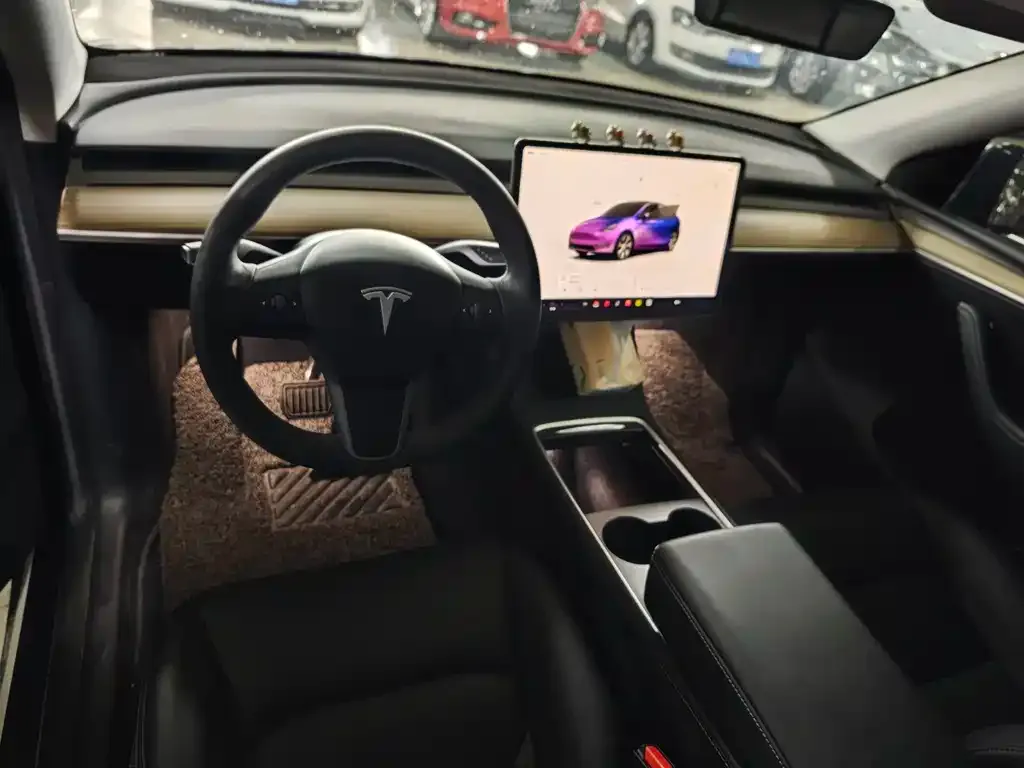 Tesla Model Y — фото 3