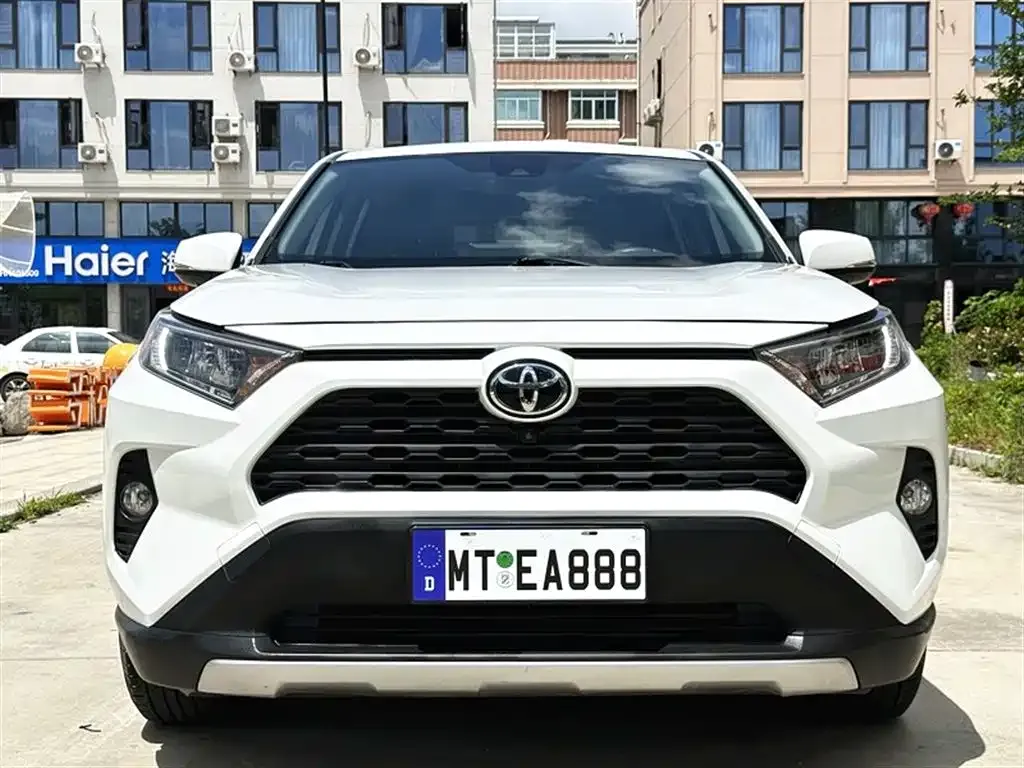 Toyota RAV4 — фото 7