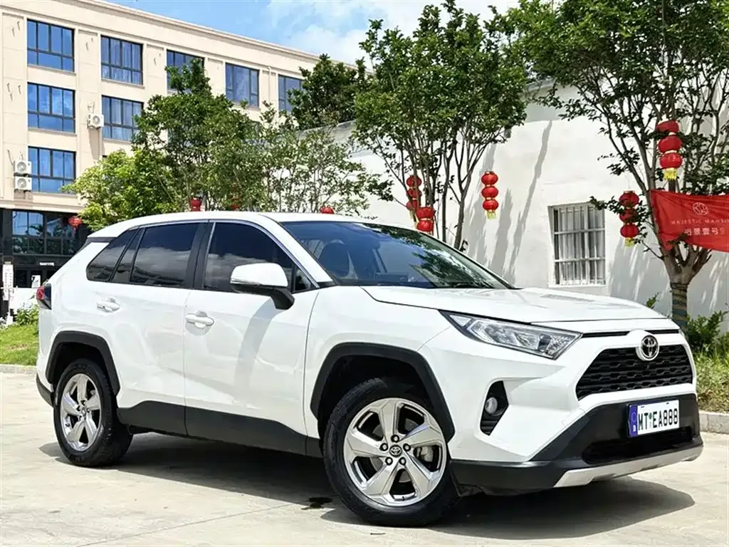 Toyota RAV4 — фото 5