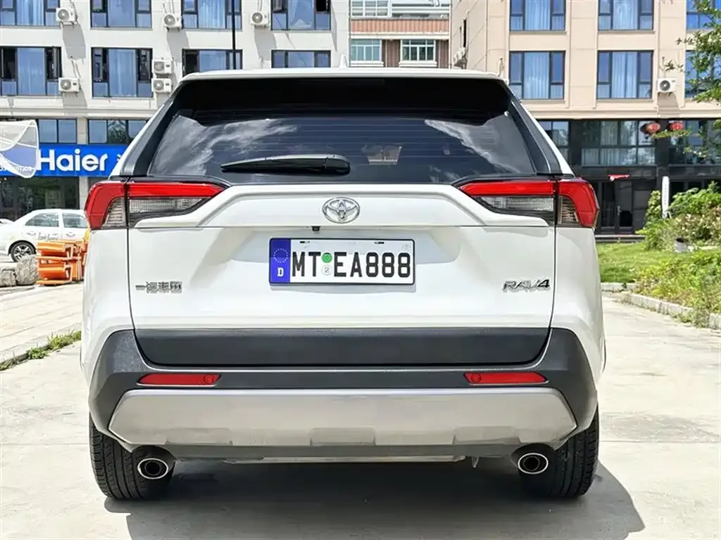 Toyota RAV4 — фото 2