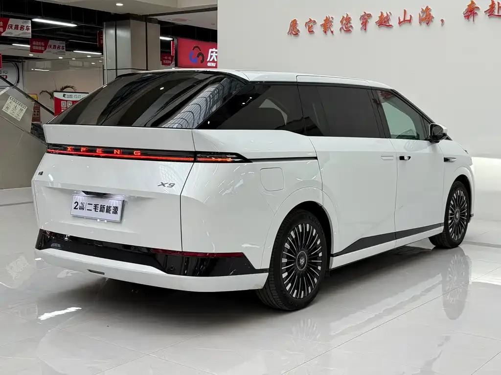 XPeng X9 — фото 10