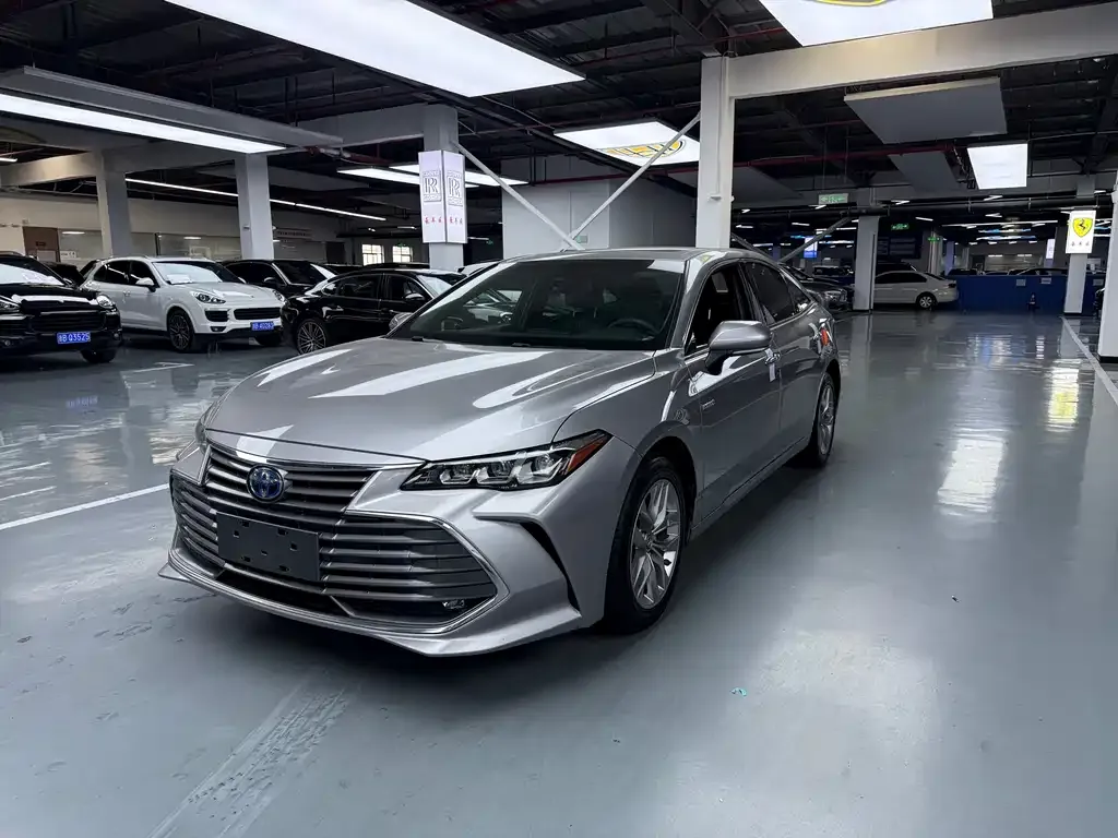 Toyota Avalon — фото 1