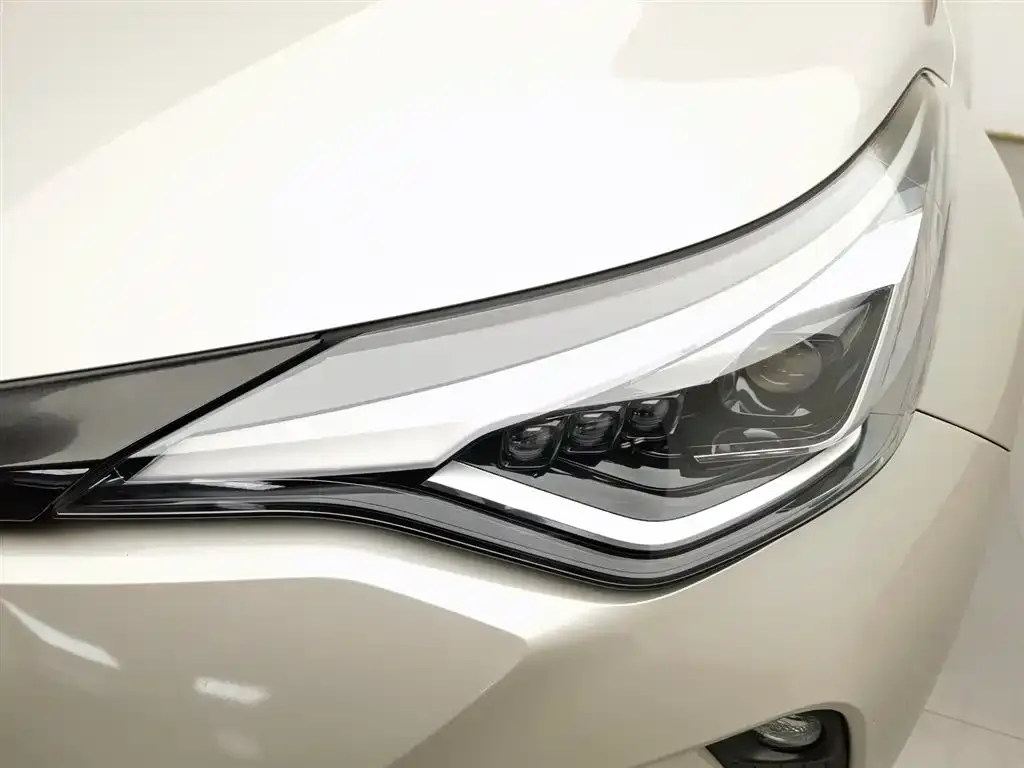 Toyota C-HR — фото 9
