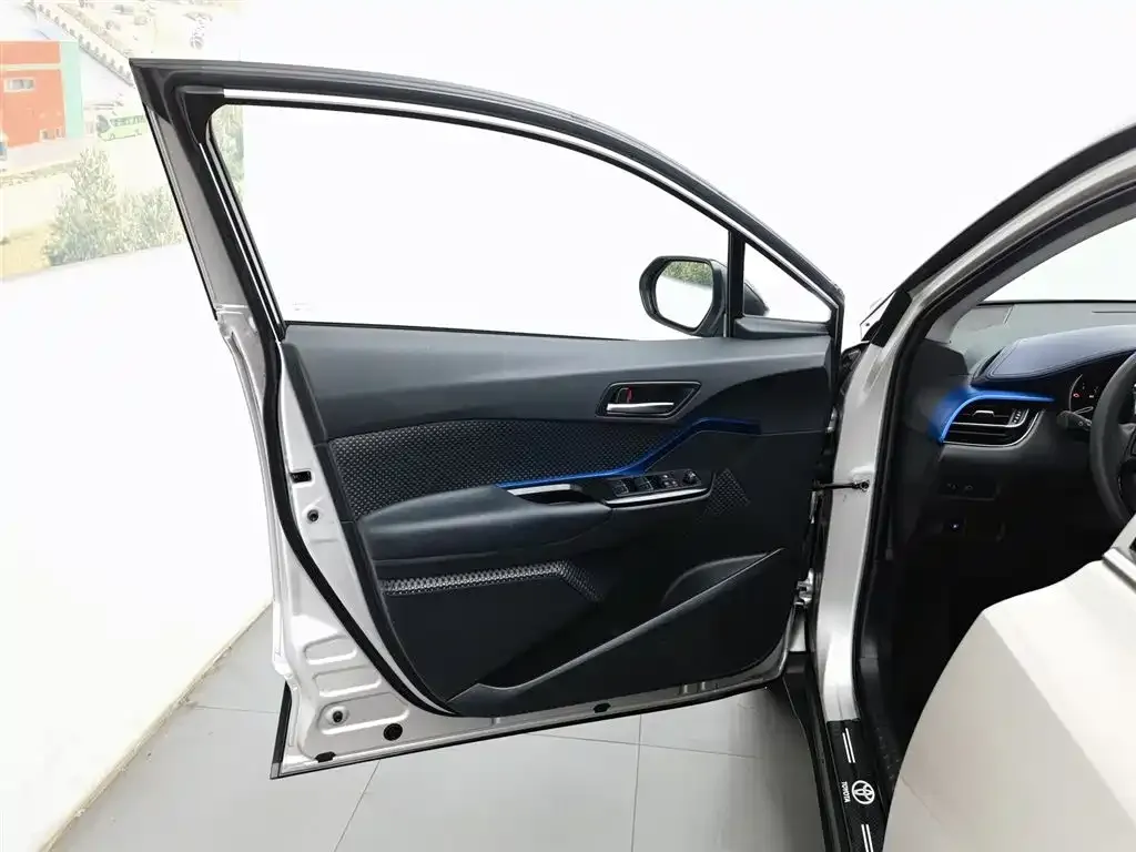 Toyota C-HR — фото 4