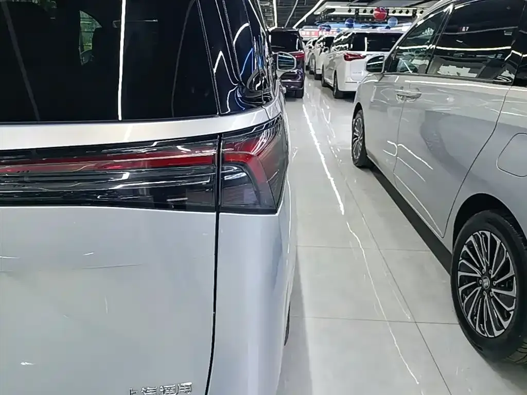 Buick GL8 Hybrid 2025 из CN, фото 5