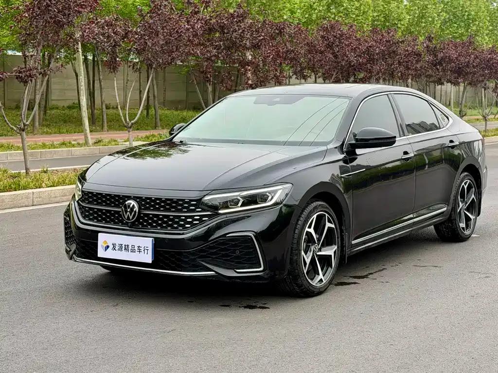 Volkswagen Passat — фото 1