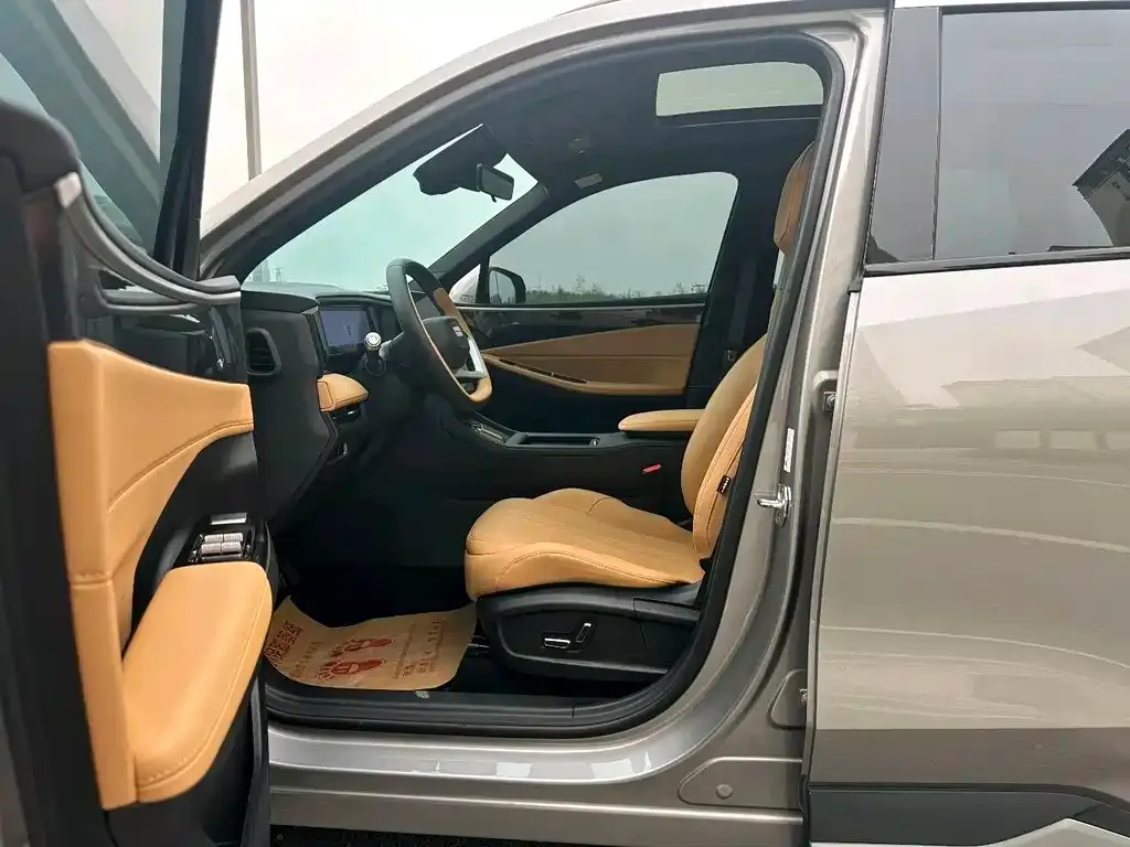Geely Galaxy L7 — фото 8