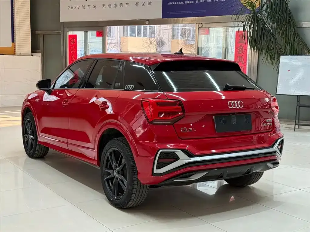 Audi Q2L — фото 10