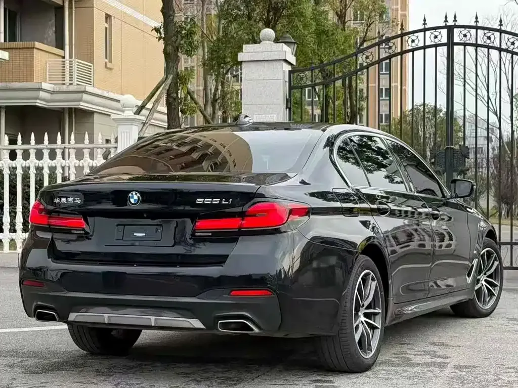 BMW 5 Series — фото 6