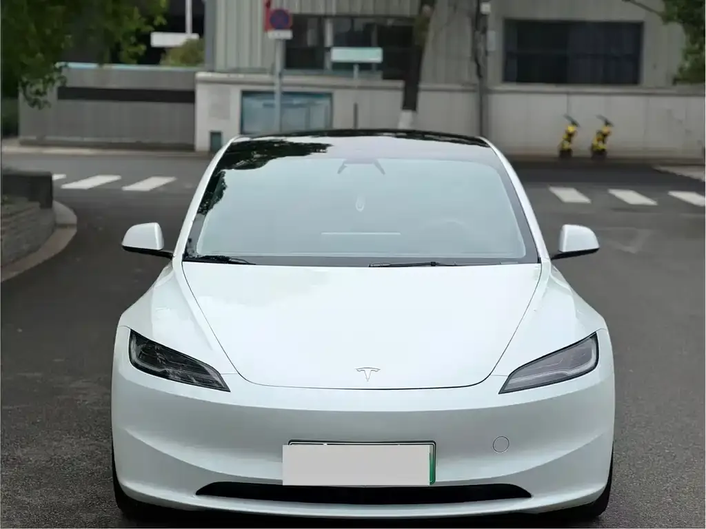 Tesla Model 3 — фото 4