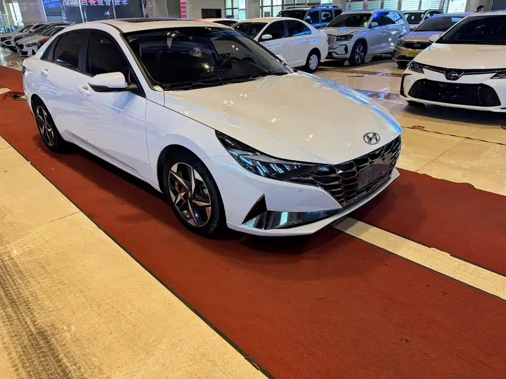 Hyundai Elantra — фото 4