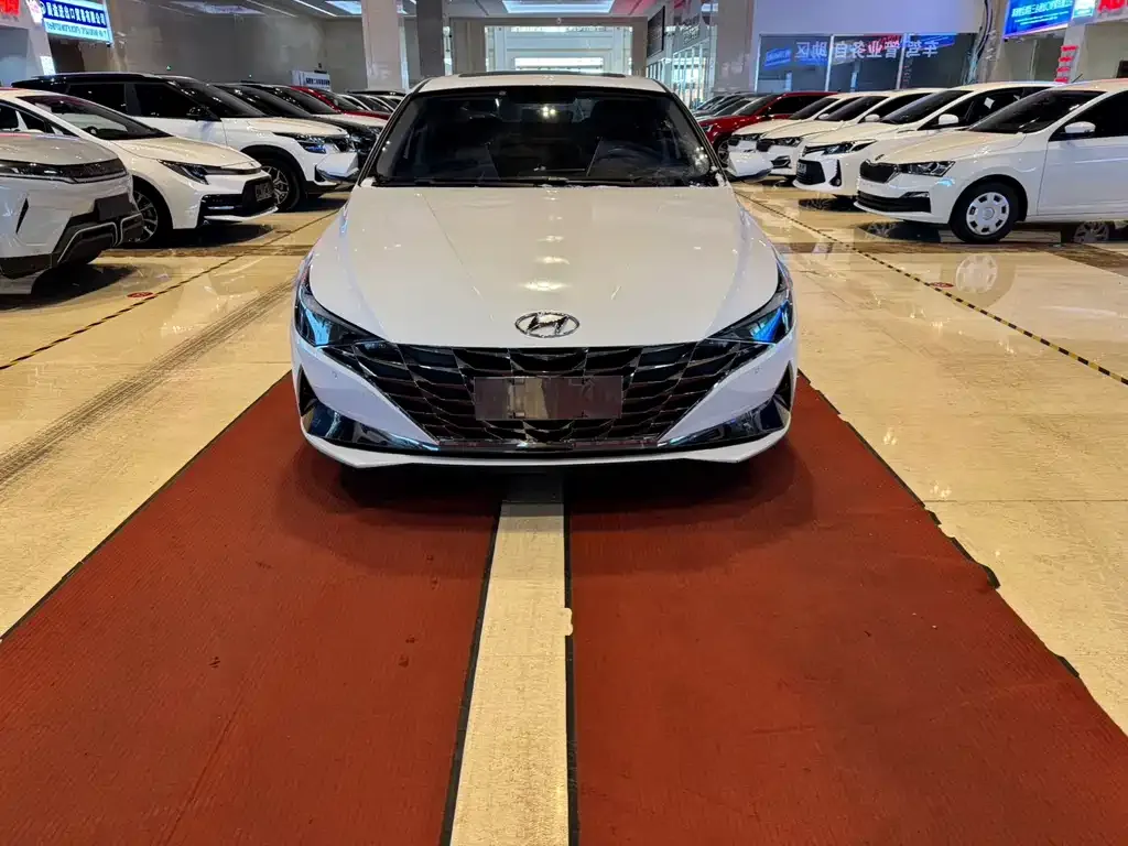 Hyundai Elantra — фото 7